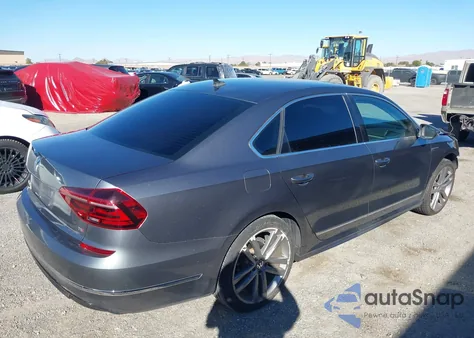 2017 Volkswagen Passat 1.8T R-Line из США, поврежденный, VIN 1VWDT7A33HC017652